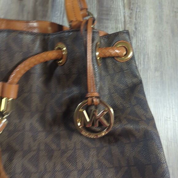 Michael Kors Brown/Tan Signature Coated Leather Jet Set Drawstring Bag Large - Picture 3 of 14